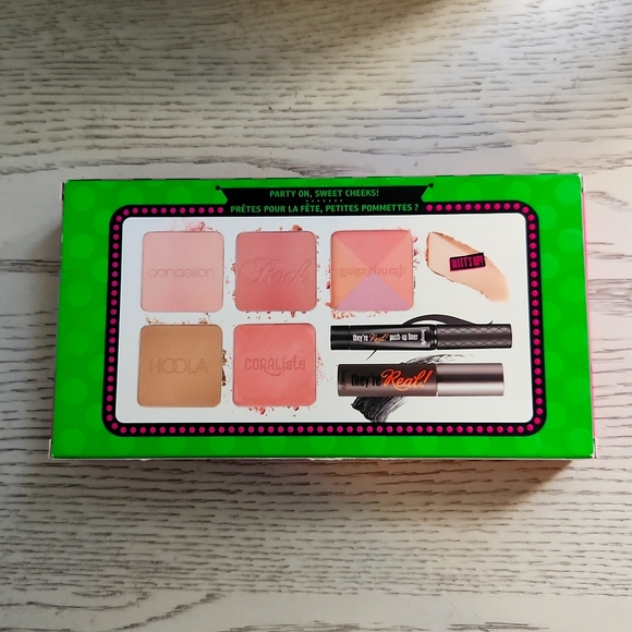 Benefit - Blushing Beauty Kit - Real Cheeky Party - NIB - Picture 2 of 2